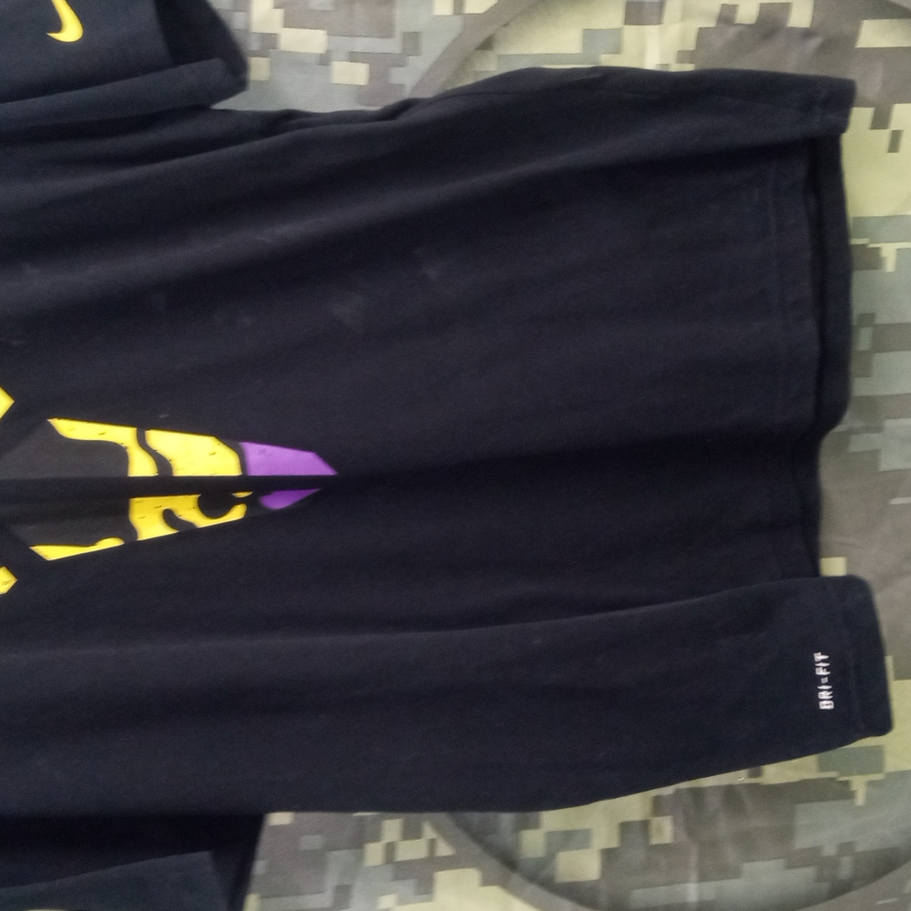Nike Black and Purple Graphic T-Shirt